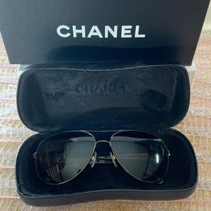 CHANEL  Sunglasses aviator collection